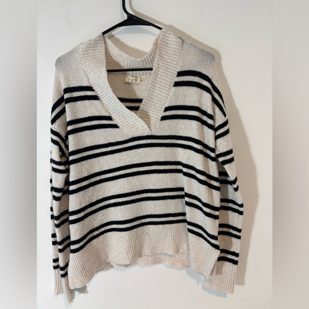 ANA Women’s Medium VNeck Long Sleeve Striped Sweated Cream/Black Casual Fall
